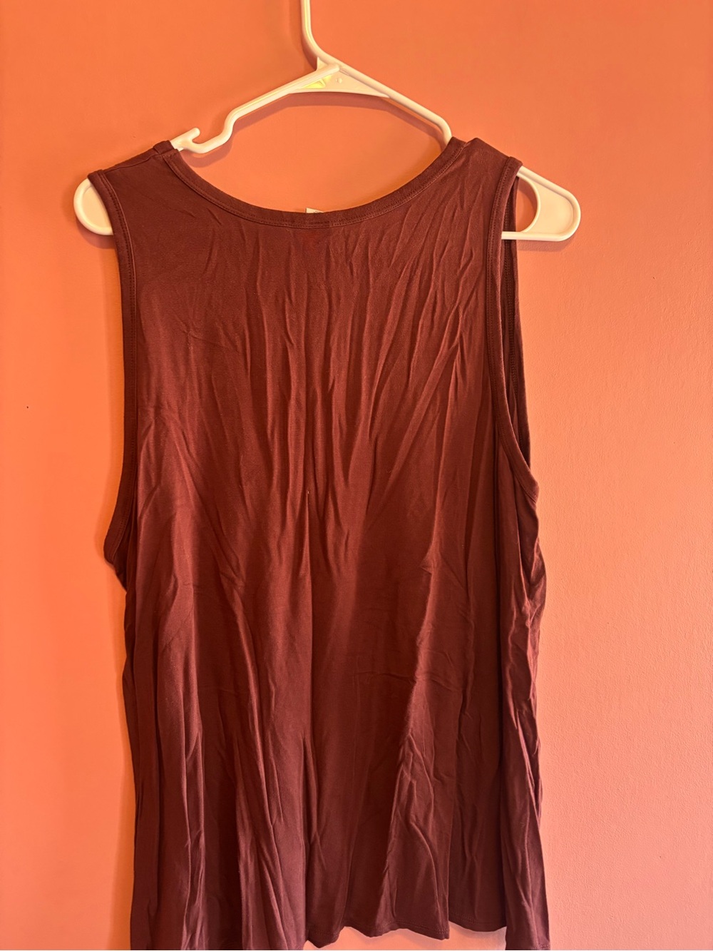 Old Navy Women's Sleeveless Tank Top in Burgundy